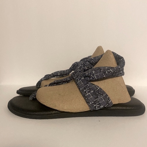 Sanuk Yoga Mat Blue Geometric Print Thong Sandal - Picture 11 of 12